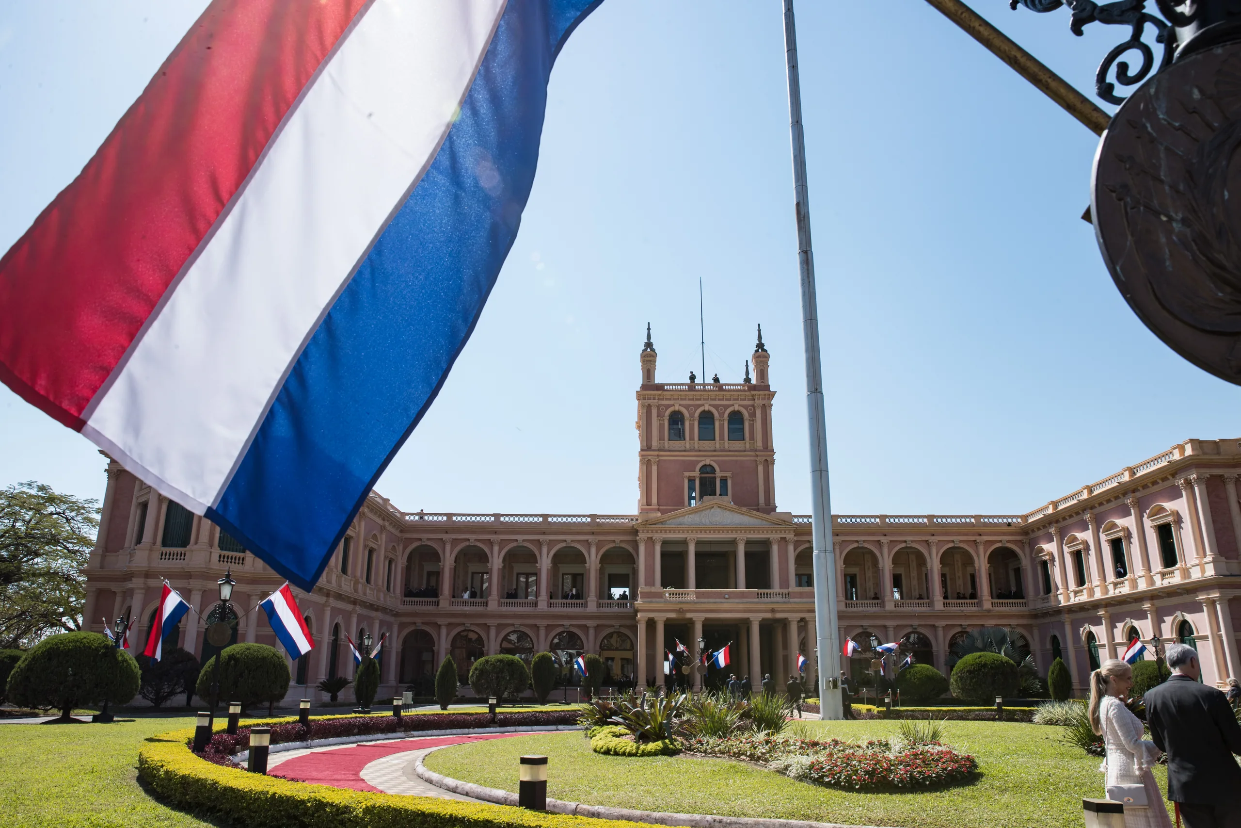 Le Palacio de los López à Asunción et le drapeau du Paraguay